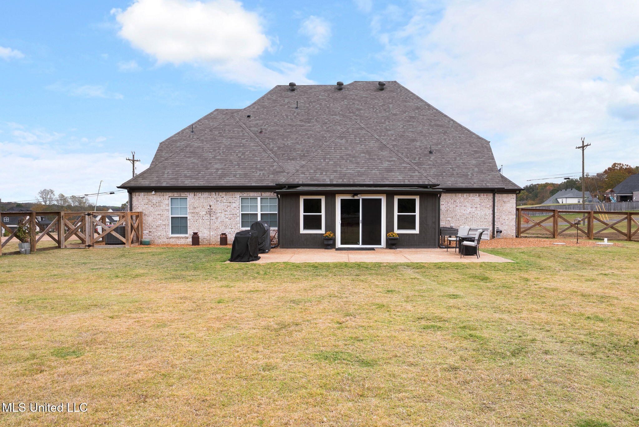 Hernando, Mississippi, 38632, United States, 5 Bedrooms Bedrooms, ,3 BathroomsBathrooms,Residential,For Sale,1991187