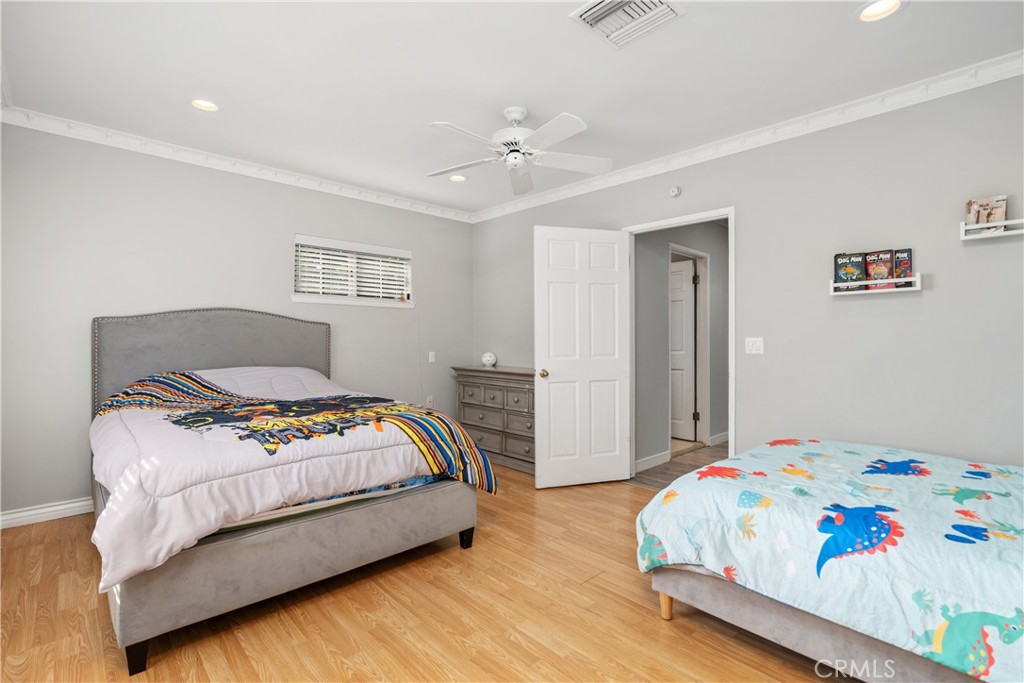 Valley Glen, California, 91401, United States, 4 Bedrooms Bedrooms, ,4 BathroomsBathrooms,Residential,For Sale,1990923