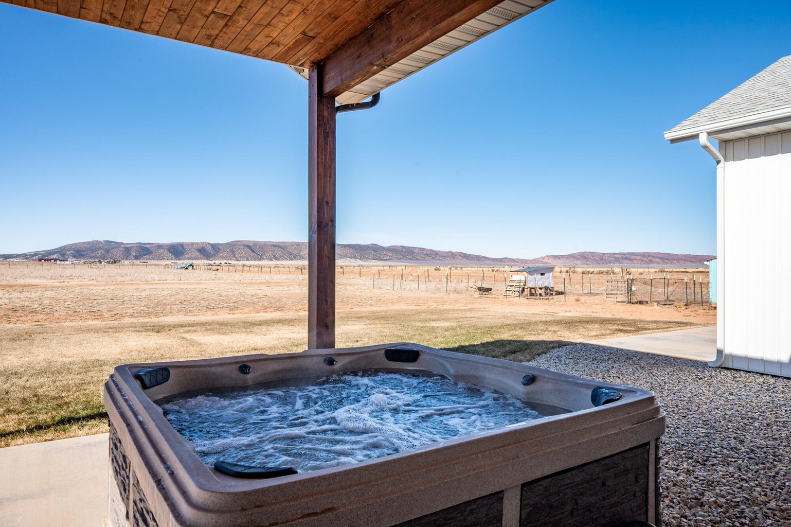 Parowan, Utah, 84761, United States, 3 Bedrooms Bedrooms, ,3 BathroomsBathrooms,Residential,For Sale,1992445