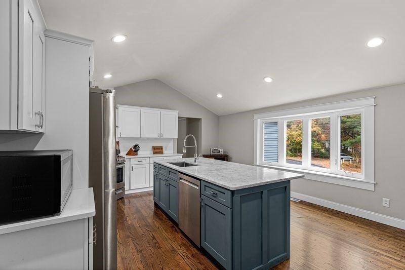 Plymouth, Massachusetts, 02360, United States, 3 Bedrooms Bedrooms, ,2 BathroomsBathrooms,Residential,For Sale,1982204