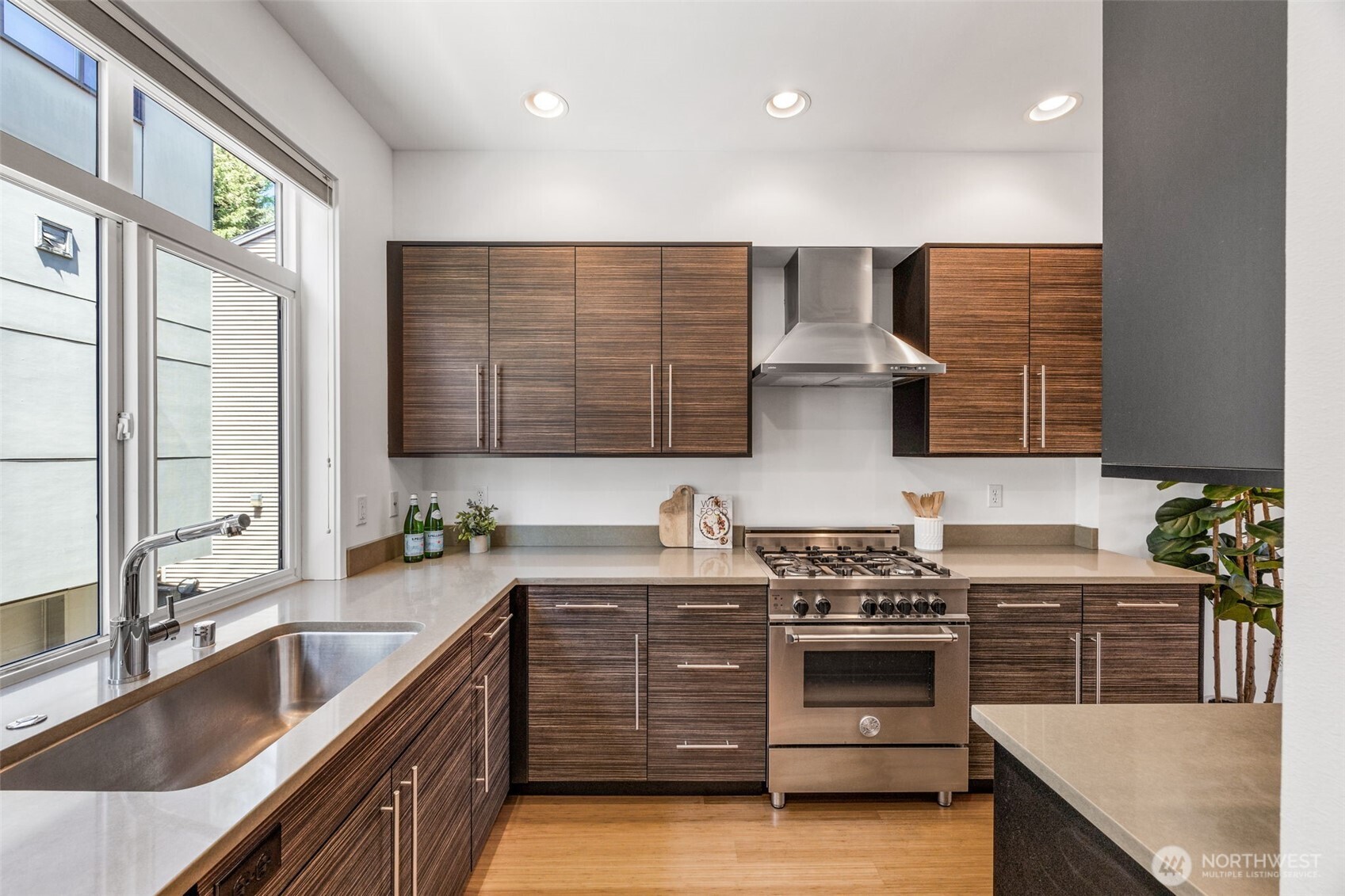 Seattle, Washington, 98112, United States, 3 Bedrooms Bedrooms, ,2 BathroomsBathrooms,Residential,For Sale,1850113