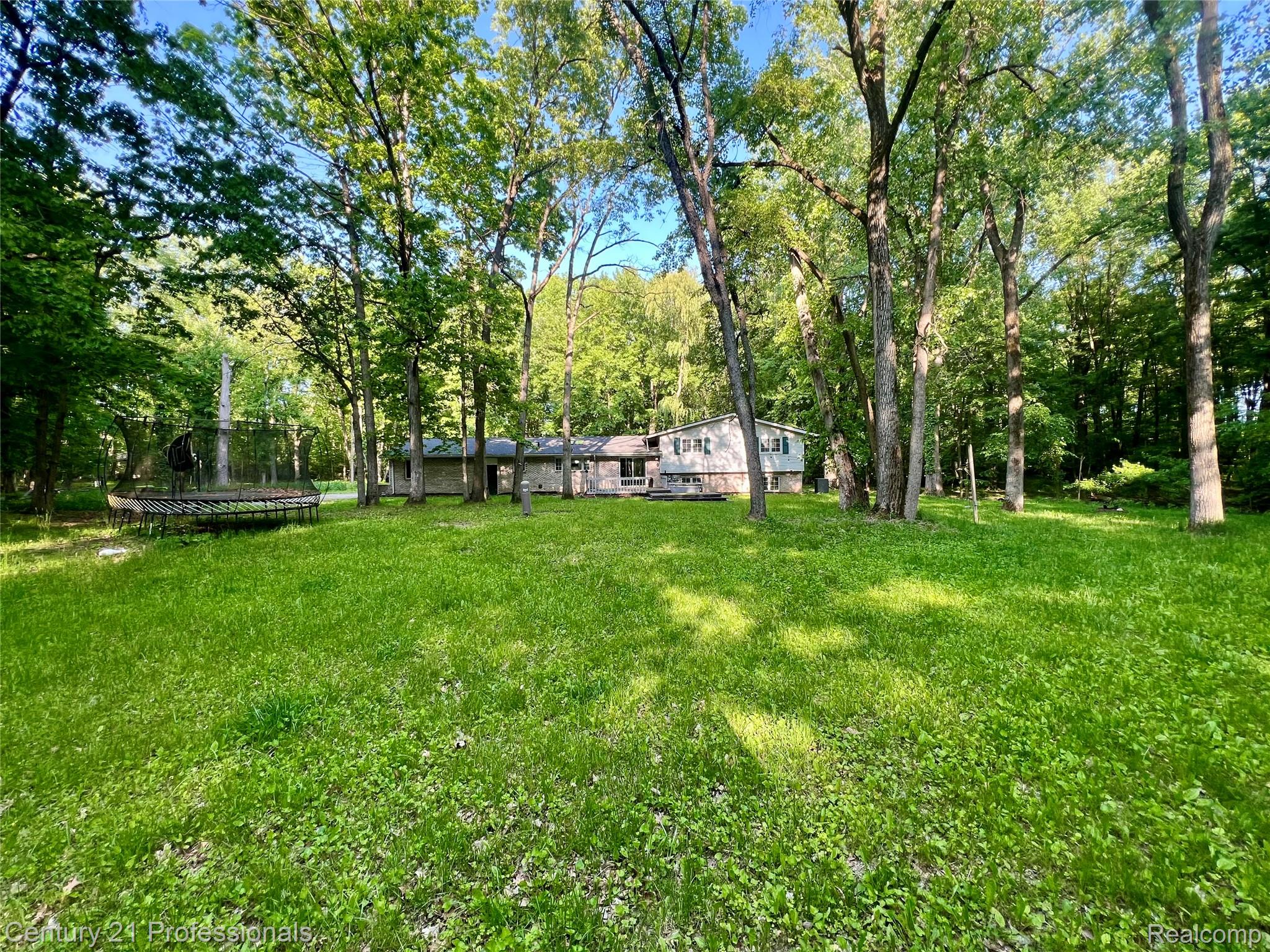 Northville, Michigan, 48167, United States, 4 Bedrooms Bedrooms, ,3 BathroomsBathrooms,Residential,For Sale,1923225