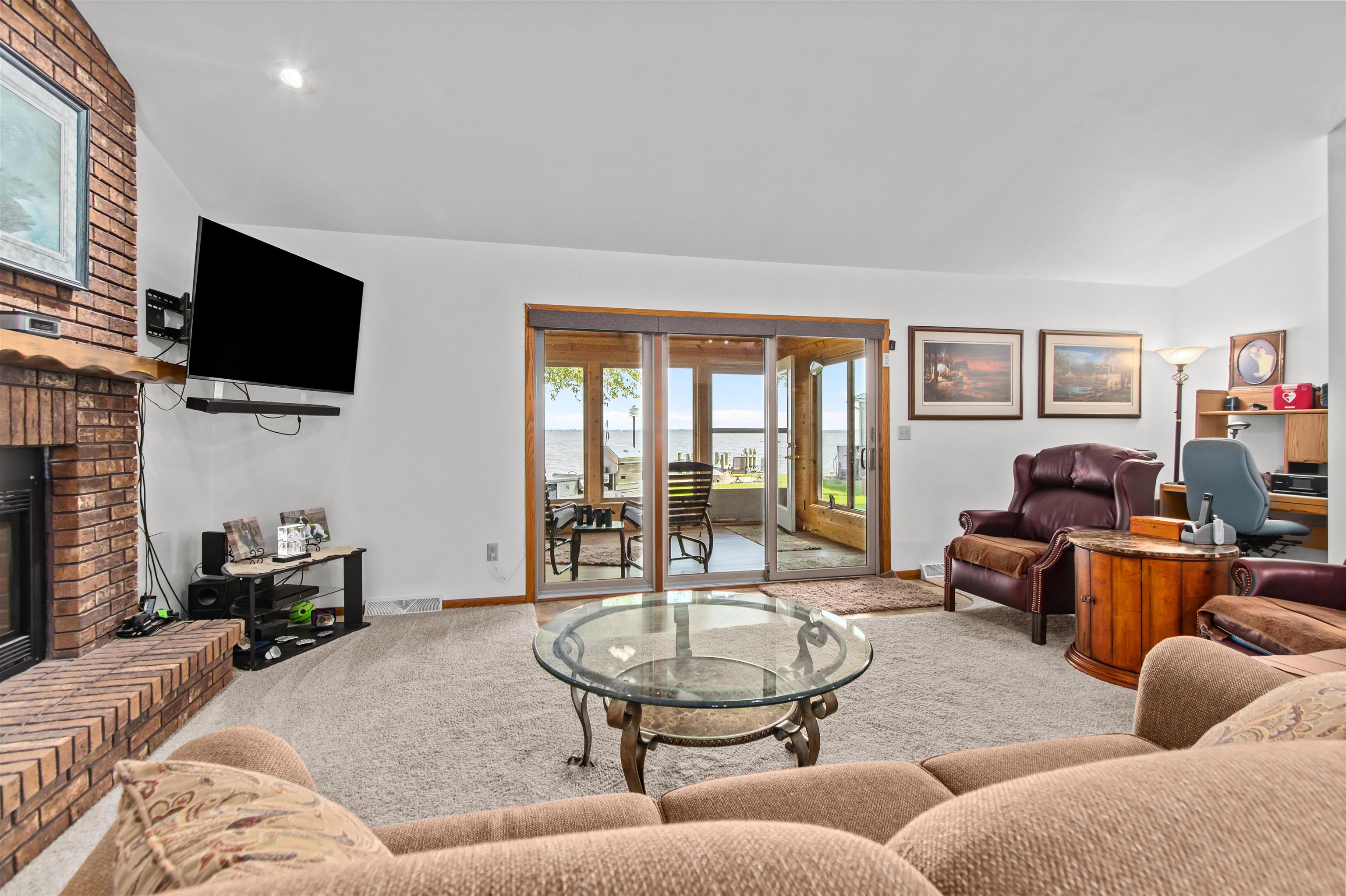 WINNECONNE, Wisconsin, 54986, United States, 2 Bedrooms Bedrooms, ,2 BathroomsBathrooms,Residential,For Sale,1926220