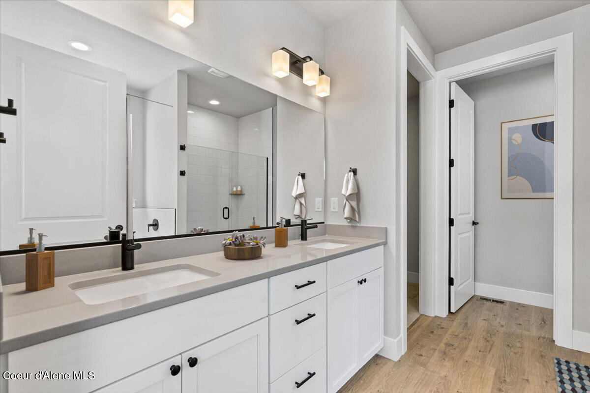 Coeur d'Alene, Idaho, 83814, United States, 5 Bedrooms Bedrooms, ,3 BathroomsBathrooms,Residential,For Sale,1931277