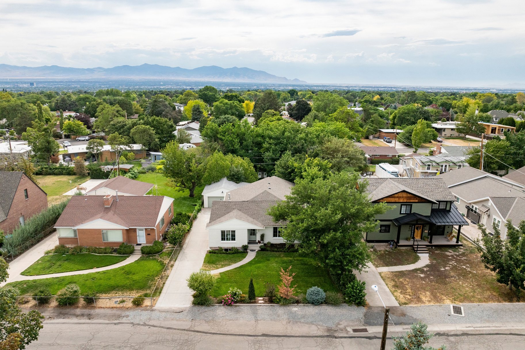  Timeless Charm in the Heart of East Millcreek - 物件實景