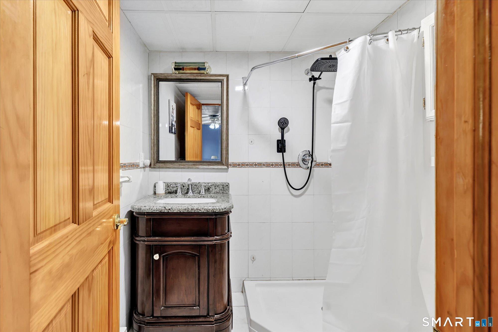 Shelton, Connecticut, 06484, United States, 4 Bedrooms Bedrooms, ,4 BathroomsBathrooms,Residential,For Sale,2049077