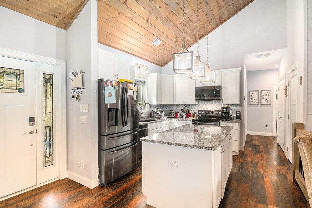 Blue Ridge, Georgia, 30513, United States, 4 Bedrooms Bedrooms, ,3 BathroomsBathrooms,Residential,For Sale,1919081