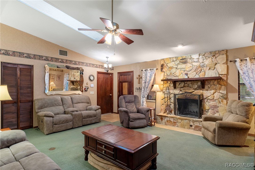 Crystal River, Florida, 34428, United States, 3 Bedrooms Bedrooms, ,2 BathroomsBathrooms,Residential,For Sale,2006221