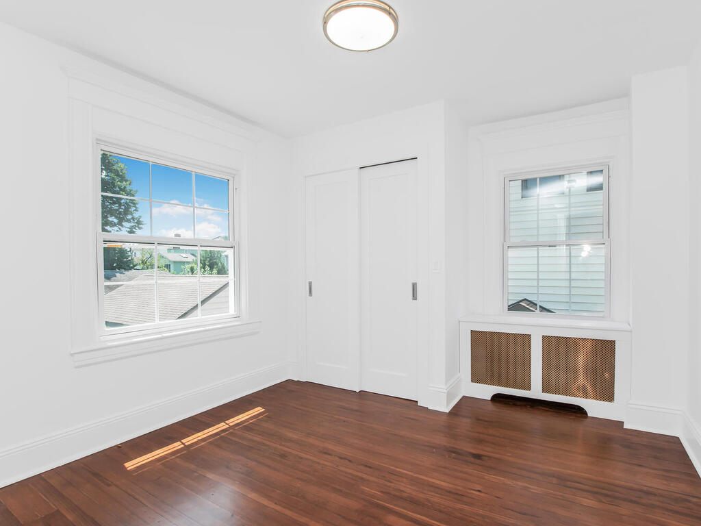 Yonkers, New York, 10701, United States, 6 Bedrooms Bedrooms, ,3 BathroomsBathrooms,Residential,For Sale,1904249