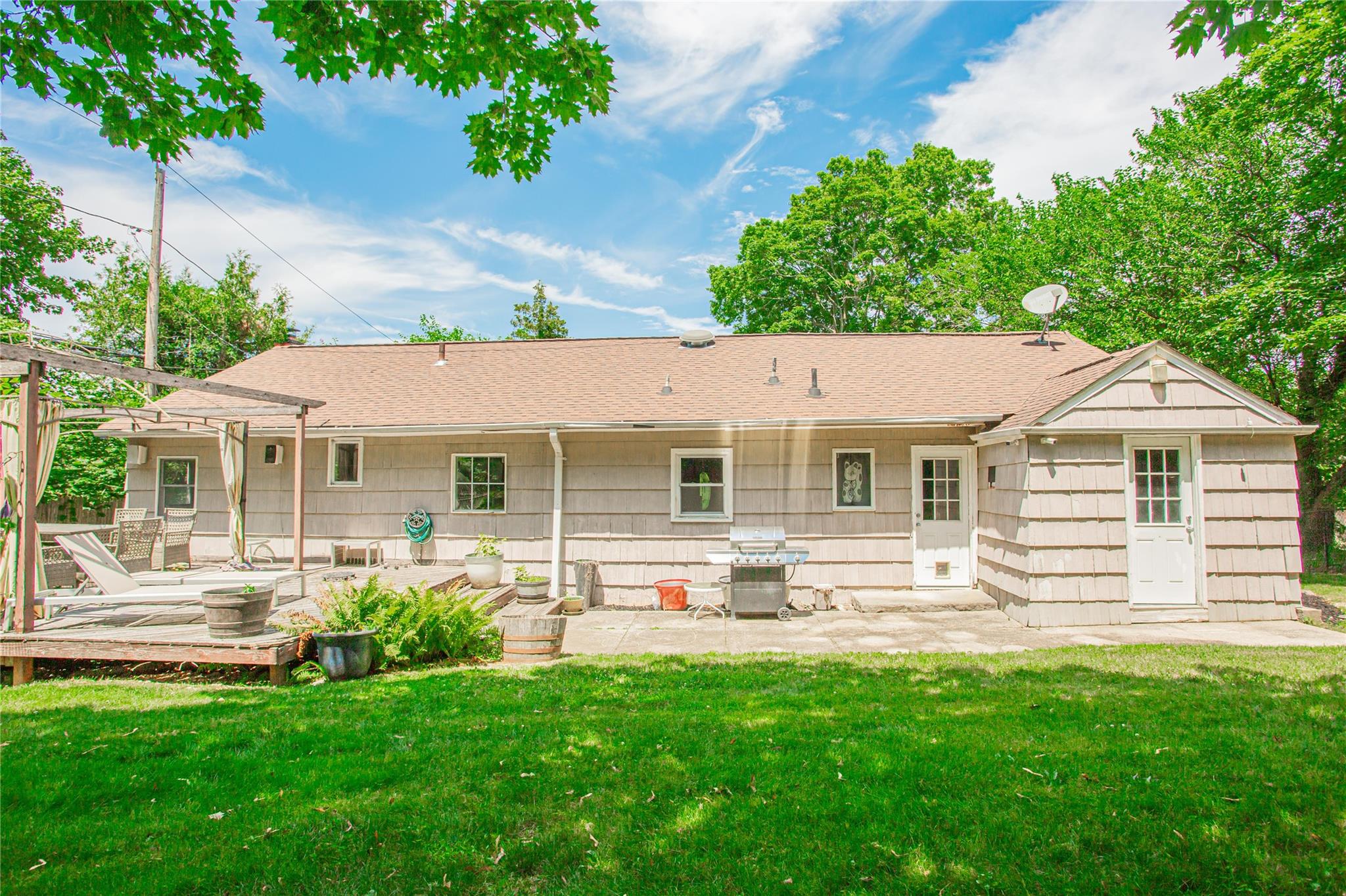 Huntington, New York, 11743, United States, 2 Bedrooms Bedrooms, ,2 BathroomsBathrooms,Residential,For Sale,1847345