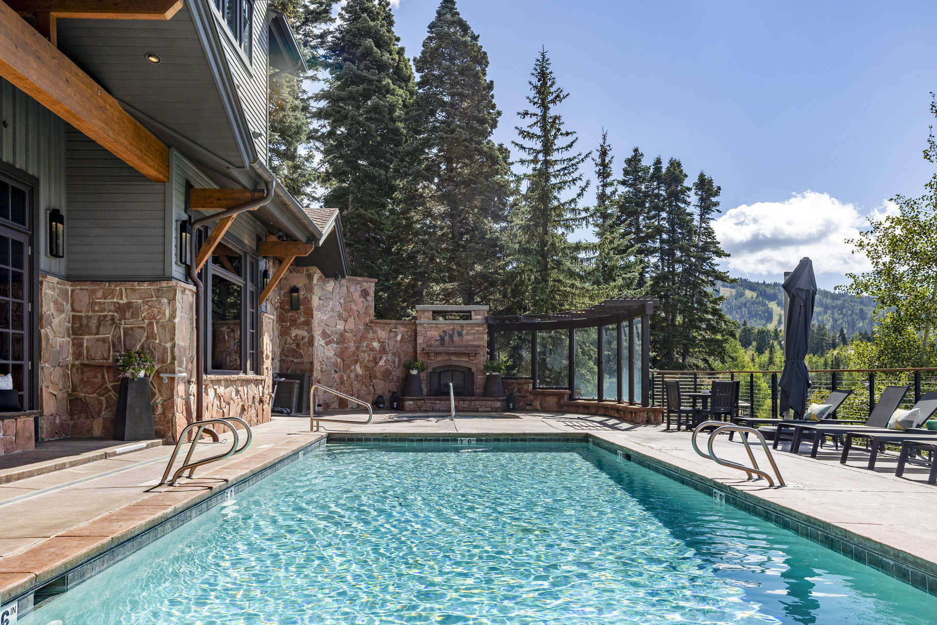  Rare End Unit in Stag Lodge with Unmatched Views & Ski Access - 物件實景