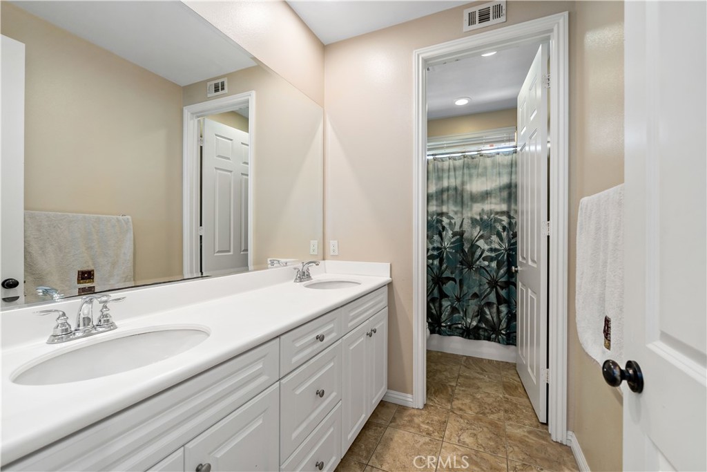 Lake Elsinore, California, 92530, United States, 5 Bedrooms Bedrooms, ,3 BathroomsBathrooms,Residential,For Sale,1881678