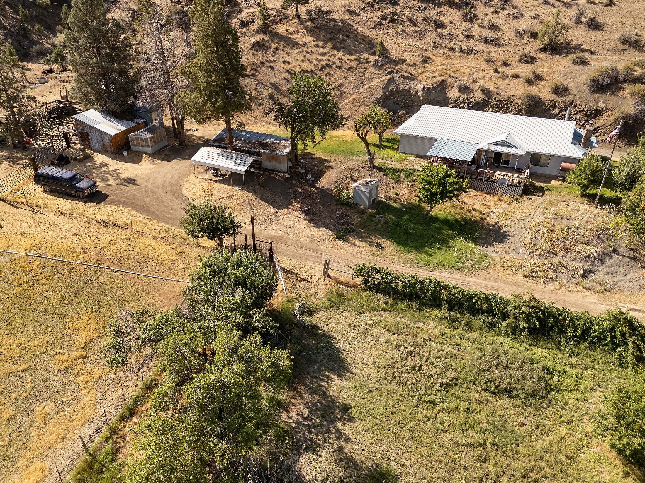 Mitchell, Oregon, 97750, United States, 3 Bedrooms Bedrooms, ,2 BathroomsBathrooms,Residential,For Sale,1965527