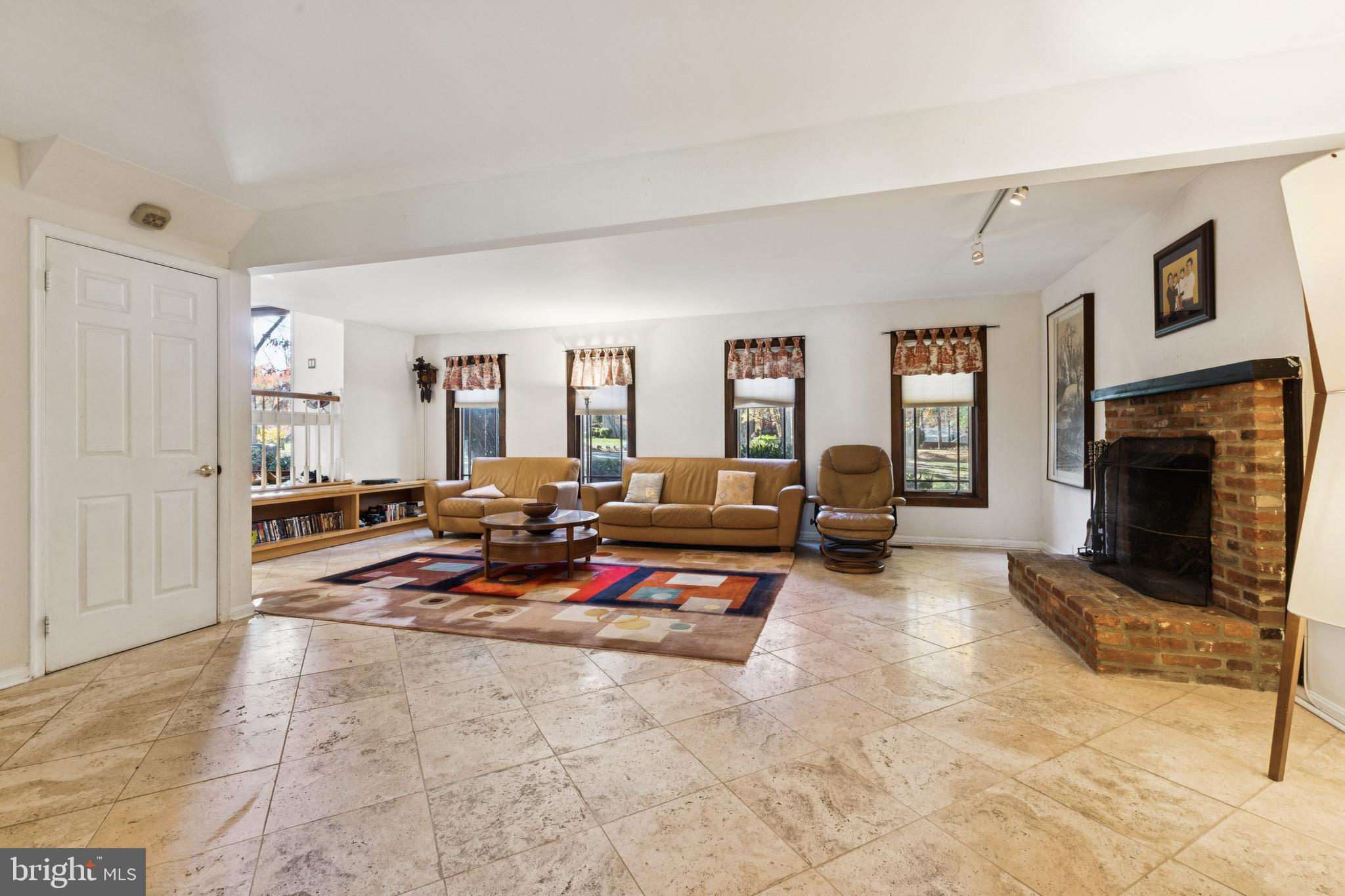 Oakton, Virginia, 22124, United States, 4 Bedrooms Bedrooms, ,3 BathroomsBathrooms,Residential,For Sale,2001478