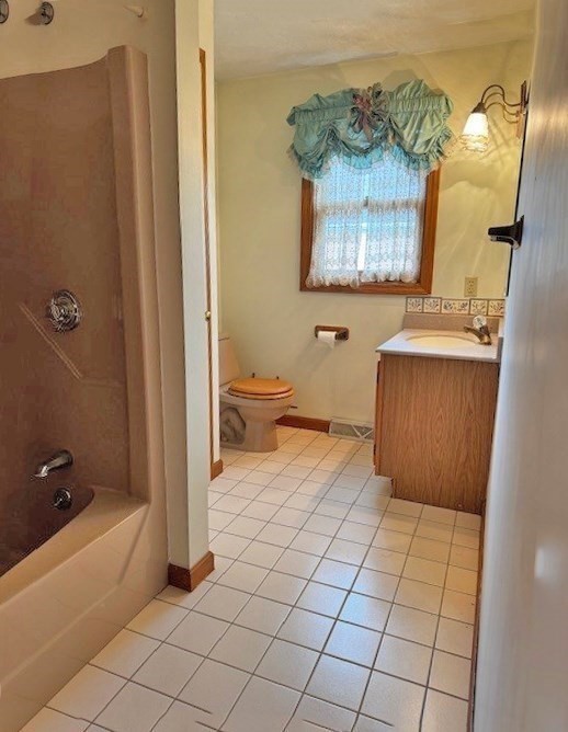 Sutton, Massachusetts, 01590, United States, 3 Bedrooms Bedrooms, ,3 BathroomsBathrooms,Residential,For Sale,1977075