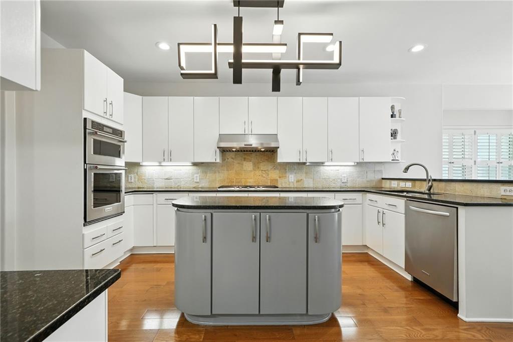 Marietta, Georgia, 30067, United States, 5 Bedrooms Bedrooms, ,4 BathroomsBathrooms,Residential,For Sale,1938523