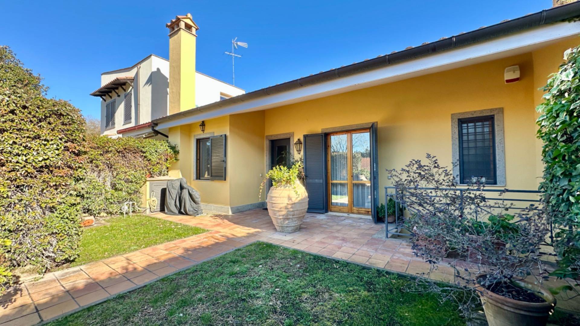Roma, Roma, 00100, IT, 4 Bedrooms Bedrooms, ,3 BathroomsBathrooms,Residential,For Sale,1746322