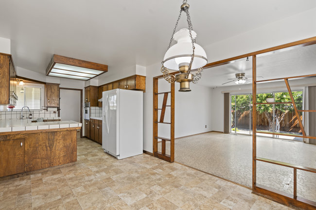 Hollister, California, 95023, United States, 3 Bedrooms Bedrooms, ,2 BathroomsBathrooms,Residential,For Sale,1942638