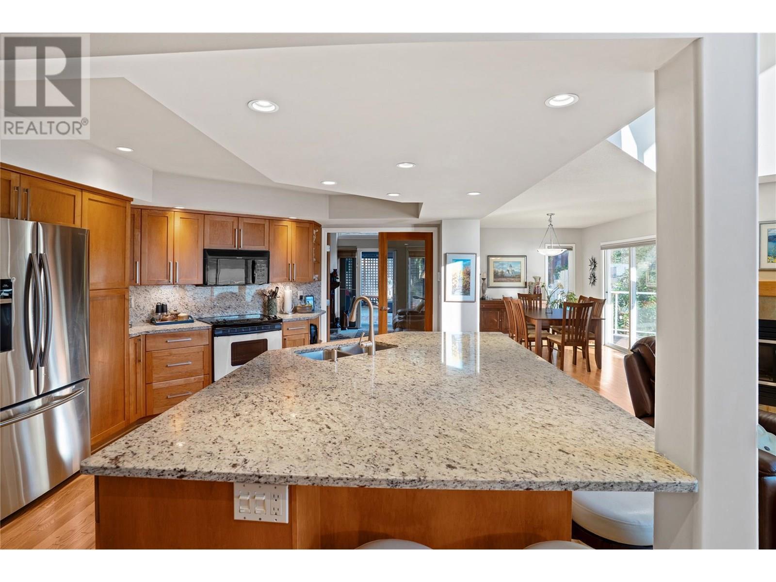 KELOWNA, British Columbia, V1V 2C3, CA, 5 Bedrooms Bedrooms, ,2 BathroomsBathrooms,Residential,For Sale,1911113