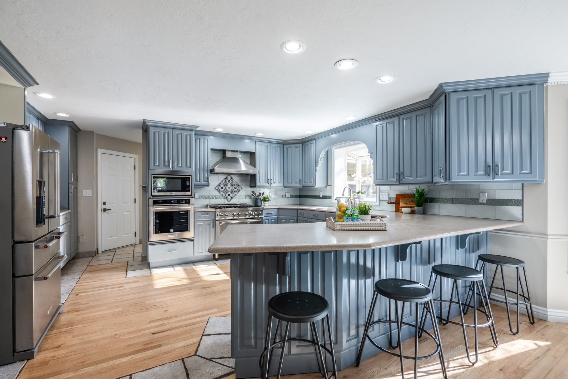  Updated Sandy Home With One of a Kind Location With Unobstructed Mountain Views - 物件實景