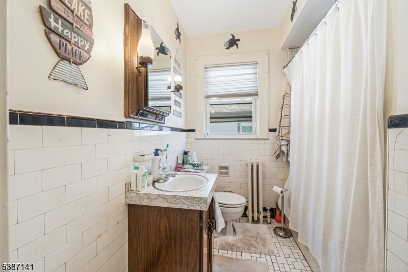 Garwood Boro, New Jersey, 07027, United States, 5 Bedrooms Bedrooms, ,2 BathroomsBathrooms,Residential,For Sale,1987528