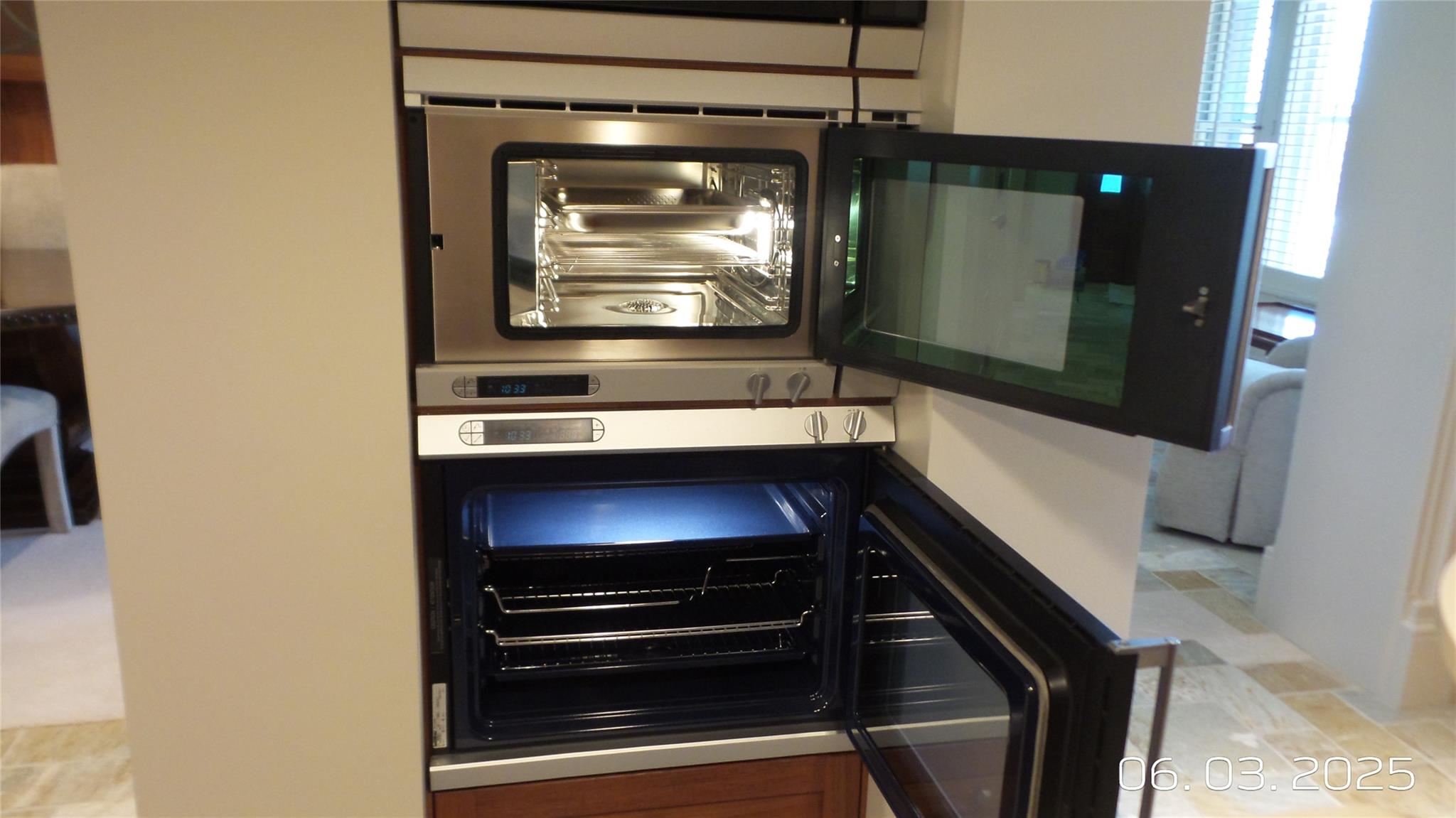 Great Falls, Montana, 59401, United States, 2 Bedrooms Bedrooms, ,4 BathroomsBathrooms,Residential,For Sale,1984477