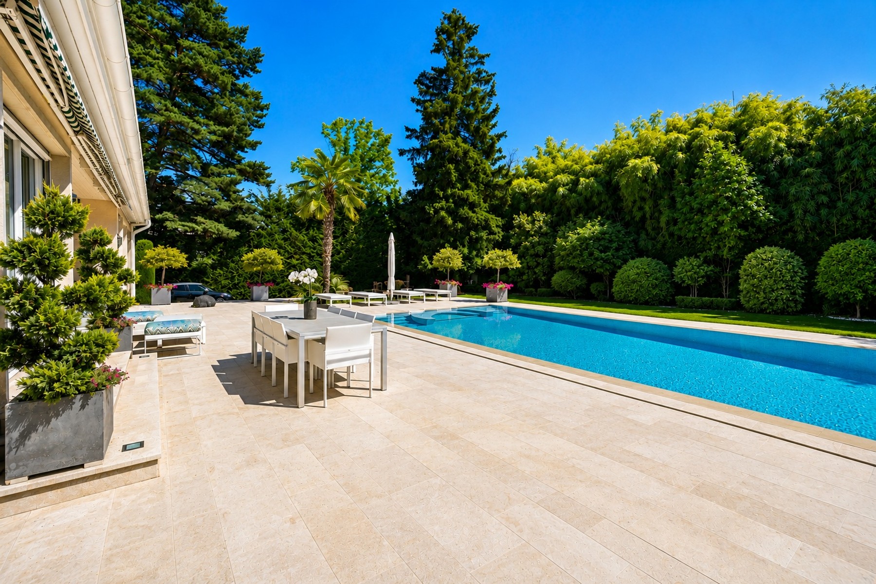  An exceptional property set in lush greenery - 物件實景