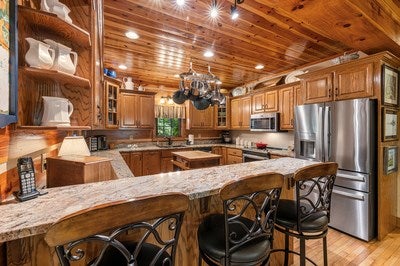 Murphy, North Carolina, 28906, United States, 3 Bedrooms Bedrooms, ,6 BathroomsBathrooms,Residential,For Sale,1933143