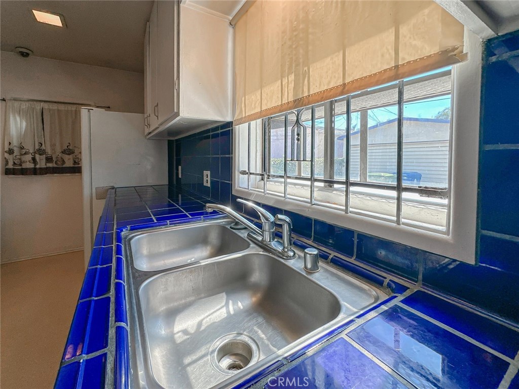 Los Angeles, California, 90043, United States, 2 Bedrooms Bedrooms, ,1 BathroomBathrooms,Residential,For Sale,1905561