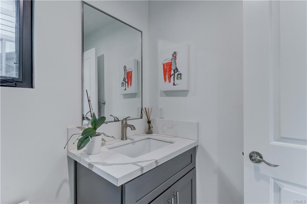 Los ANgeles, California, 90004, United States, 5 Bedrooms Bedrooms, ,2 BathroomsBathrooms,Residential,For Sale,1756474