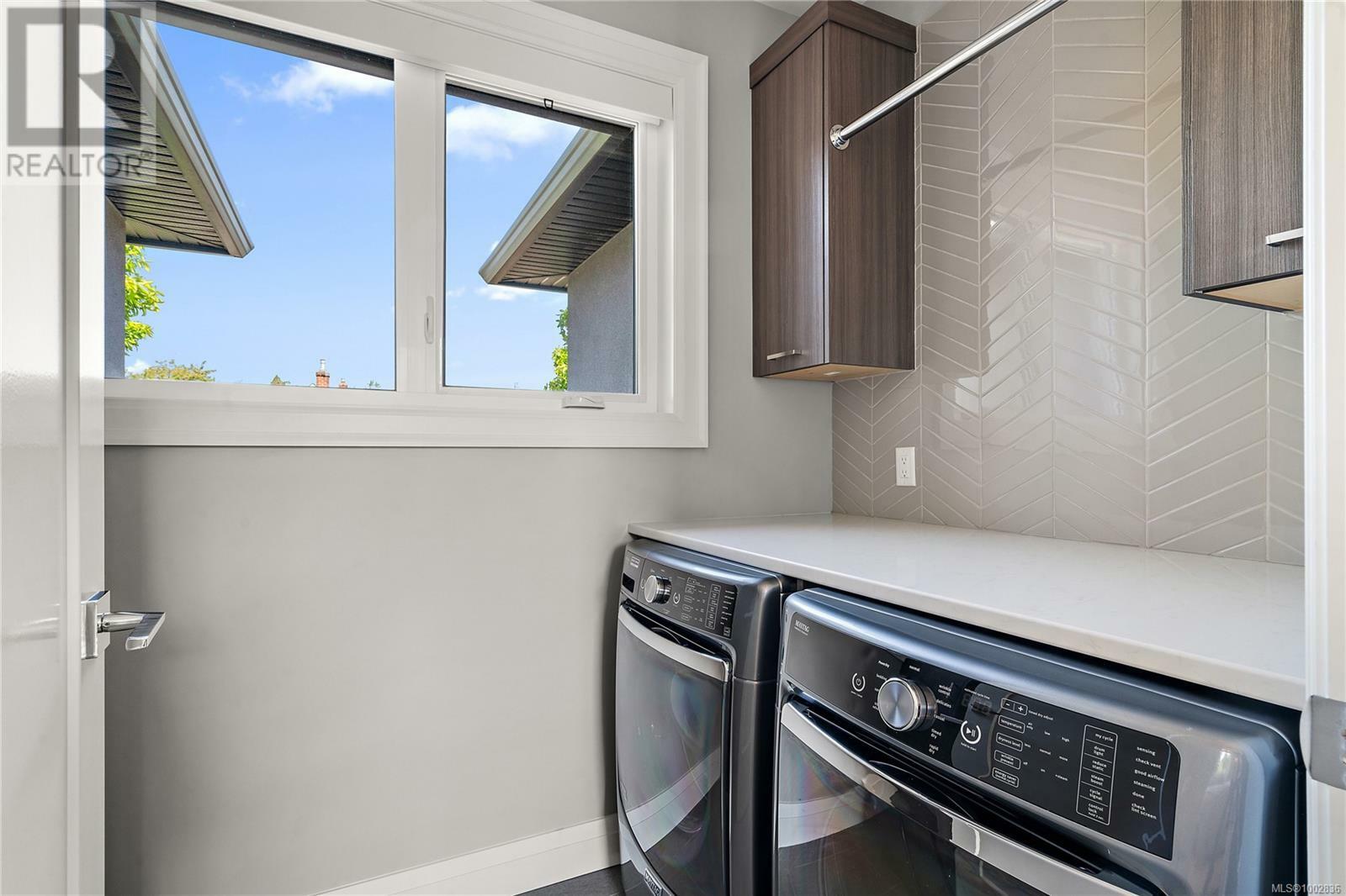 OAK BAY, British Columbia, V8R 3L8, CA, 6 Bedrooms Bedrooms, ,6 BathroomsBathrooms,Residential,For Sale,1874801