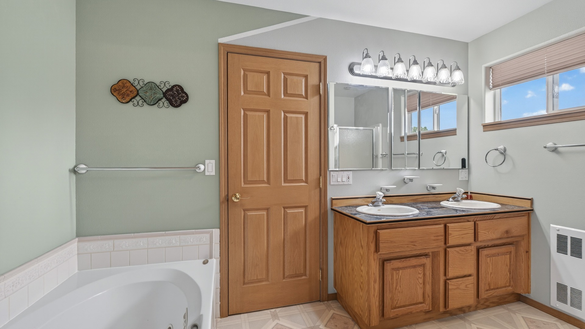 Bonners Ferry, Idaho, 83805, United States, 4 Bedrooms Bedrooms, ,4 BathroomsBathrooms,Residential,For Sale,1980199