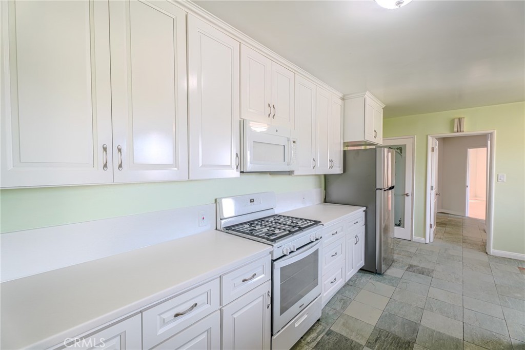 Woodland Hills, California, 91367, United States, 4 Bedrooms Bedrooms, ,3 BathroomsBathrooms,Residential,For Sale,1987508