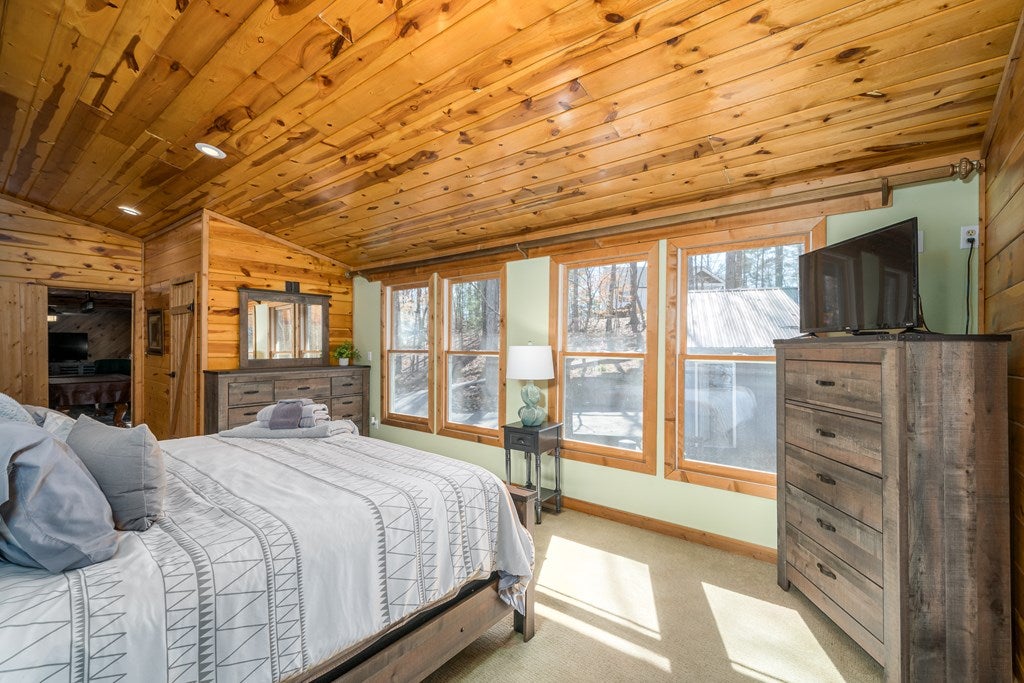 Ellijay, Georgia, 30540, United States, 4 Bedrooms Bedrooms, ,4 BathroomsBathrooms,Residential,For Sale,1858933