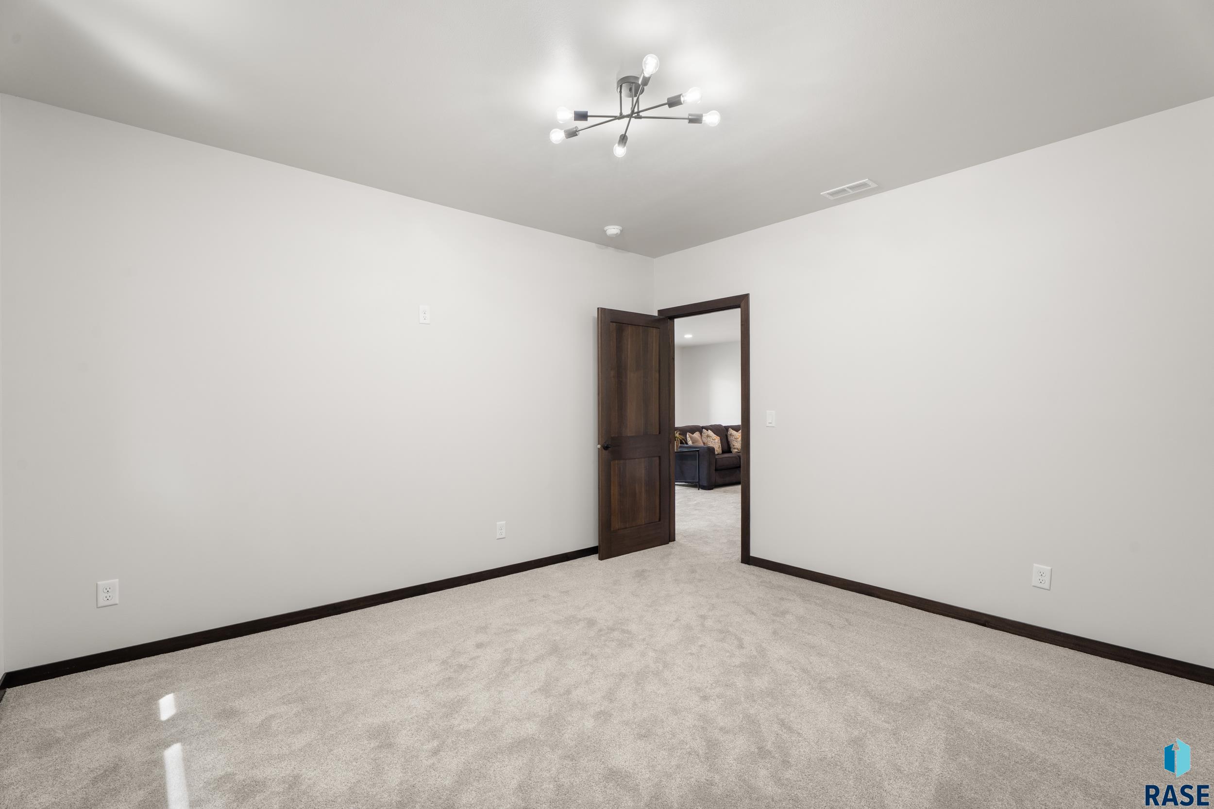 Sioux Falls, South Dakota, 57110, United States, 4 Bedrooms Bedrooms, ,2 BathroomsBathrooms,Residential,For Sale,1976702