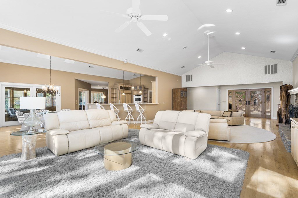 Hiawassee, Georgia, 30546, United States, 3 Bedrooms Bedrooms, ,4 BathroomsBathrooms,Residential,For Sale,1978454