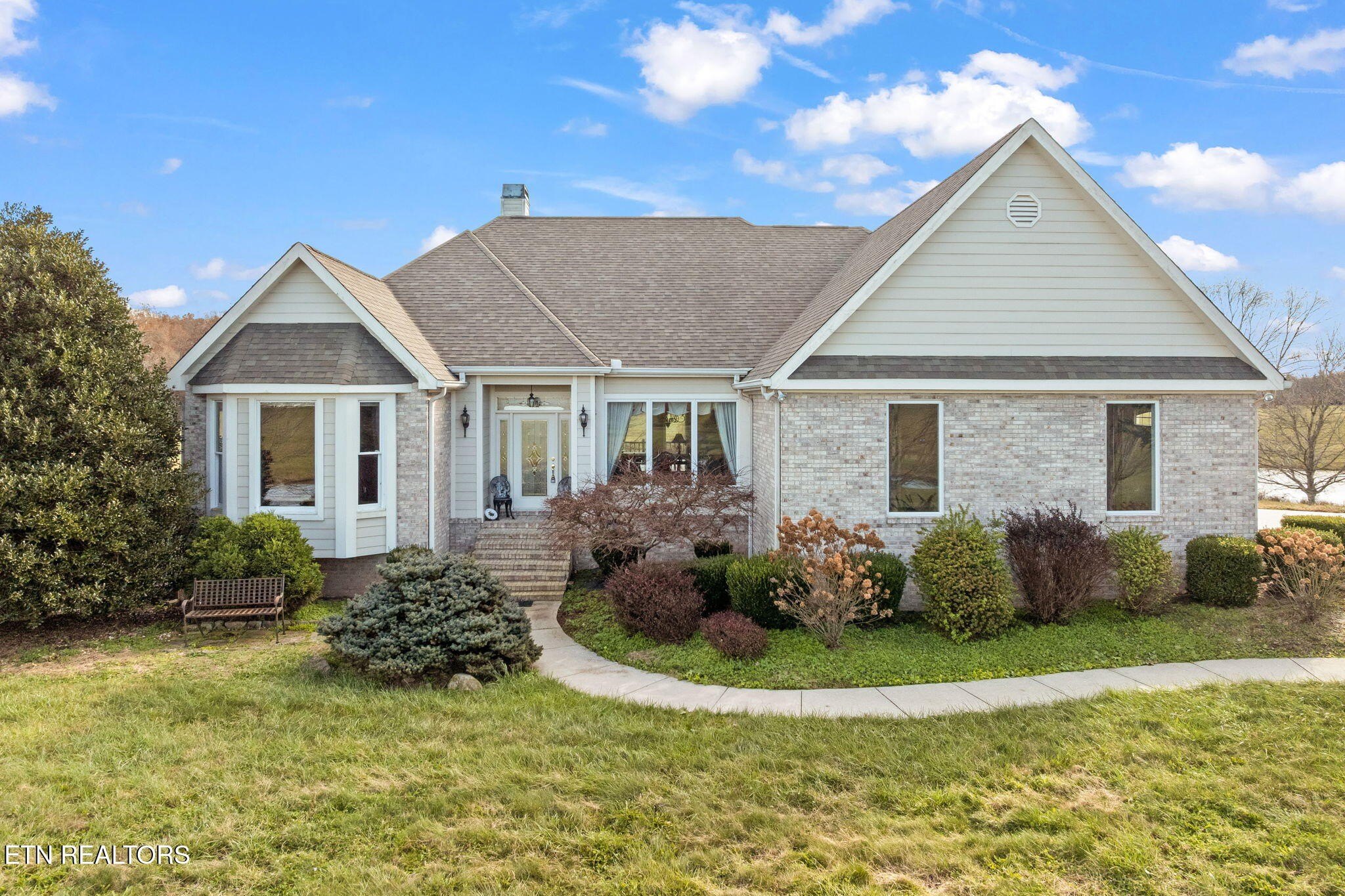 Deer Lodge, Tennessee, 37726, United States, 3 Bedrooms Bedrooms, ,4 BathroomsBathrooms,Residential,For Sale,1996492