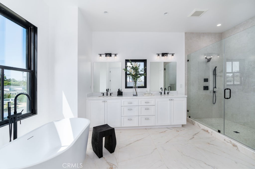 Newport Beach, California, 92663, United States, 4 Bedrooms Bedrooms, ,5 BathroomsBathrooms,Residential,For Sale,1708501