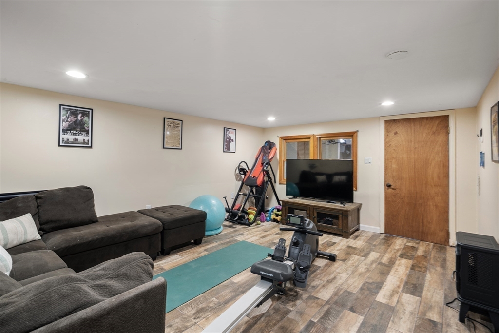 Marlborough, Massachusetts, 01752, United States, 3 Bedrooms Bedrooms, ,2 BathroomsBathrooms,Residential,For Sale,1968899