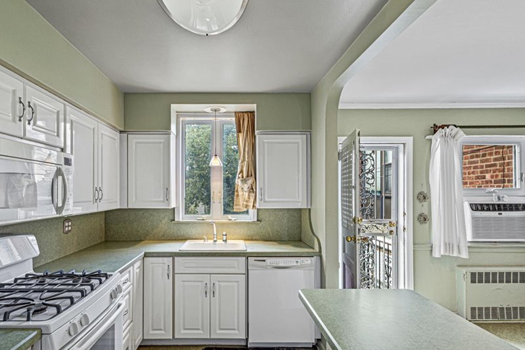  1016 71st Street, Brooklyn, NY, 11228 - 物件實景
