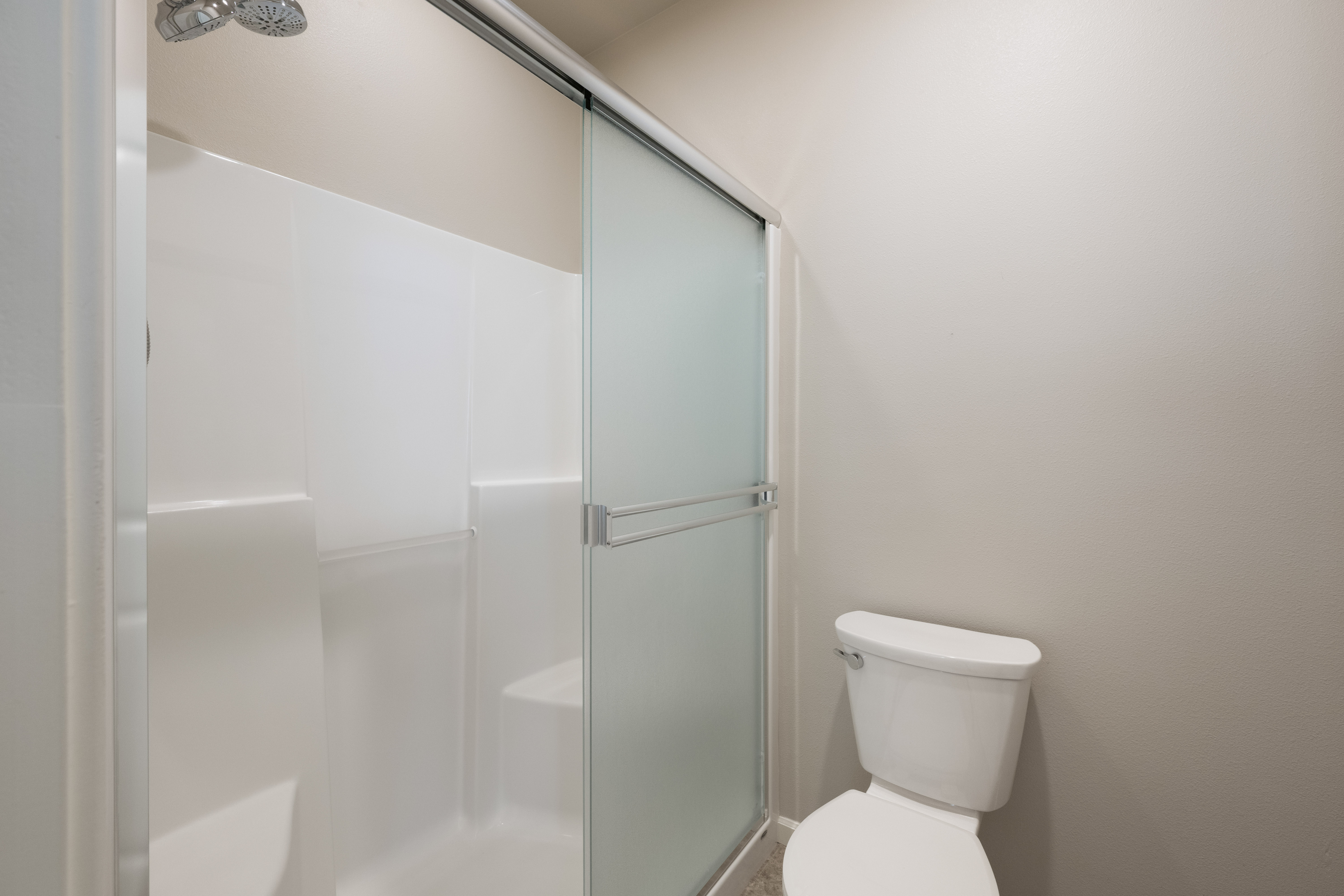  Welcome to this well-maintained 3-bedroom, 2-bath New Tradition resale - 物件實景