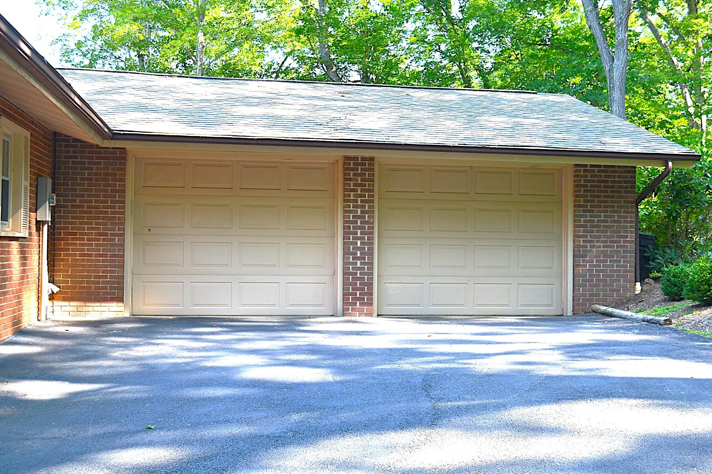 Lewisburg, West Virginia, 24901, United States, 6 Bedrooms Bedrooms, ,3 BathroomsBathrooms,Residential,For Sale,1940620