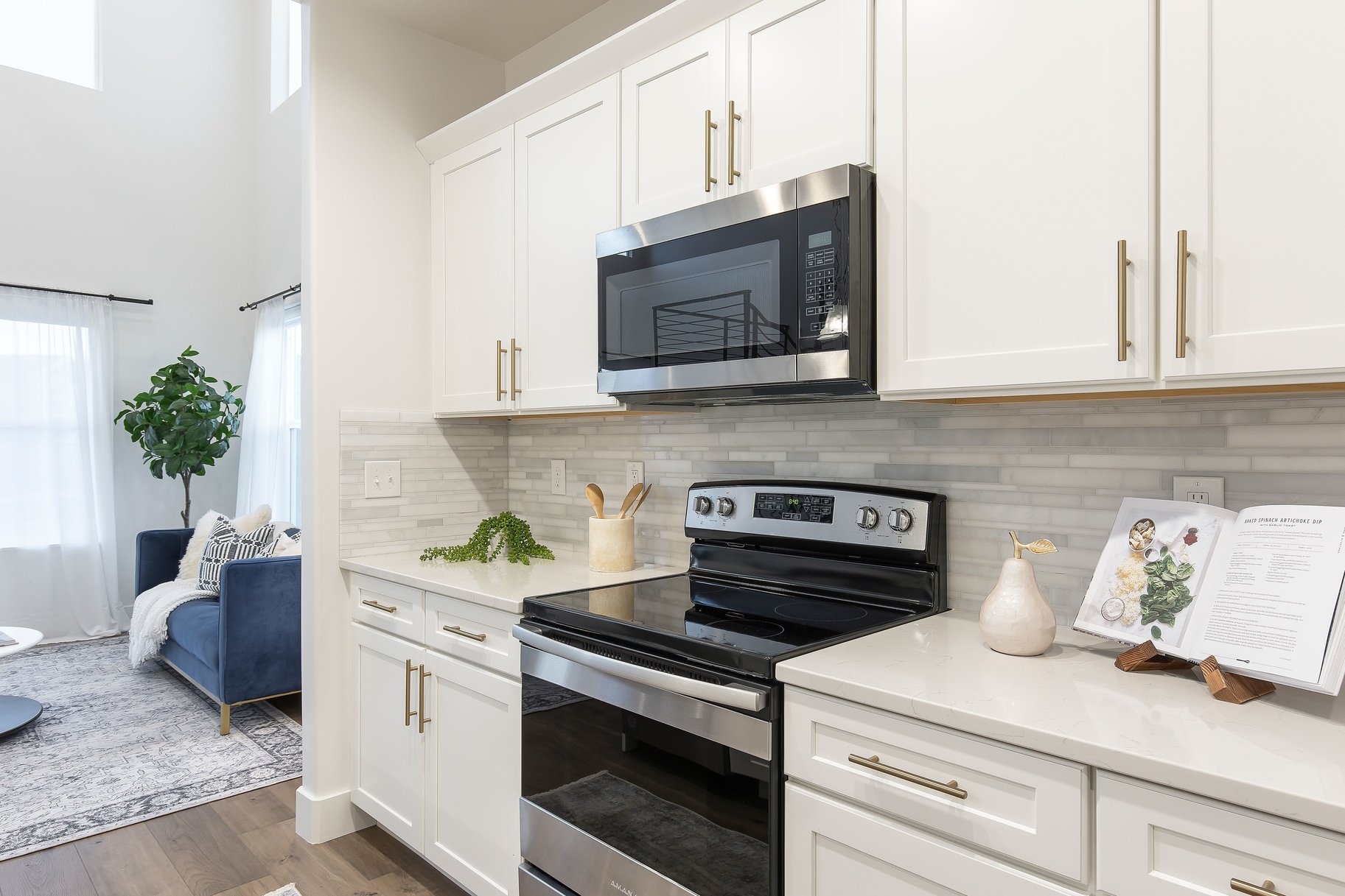  Stylish End-Unit Townhome - 物件實景