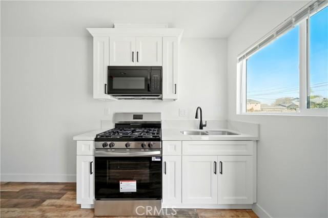 Los Angeles, California, 90044, United States, ,Residential,For Sale,1984386