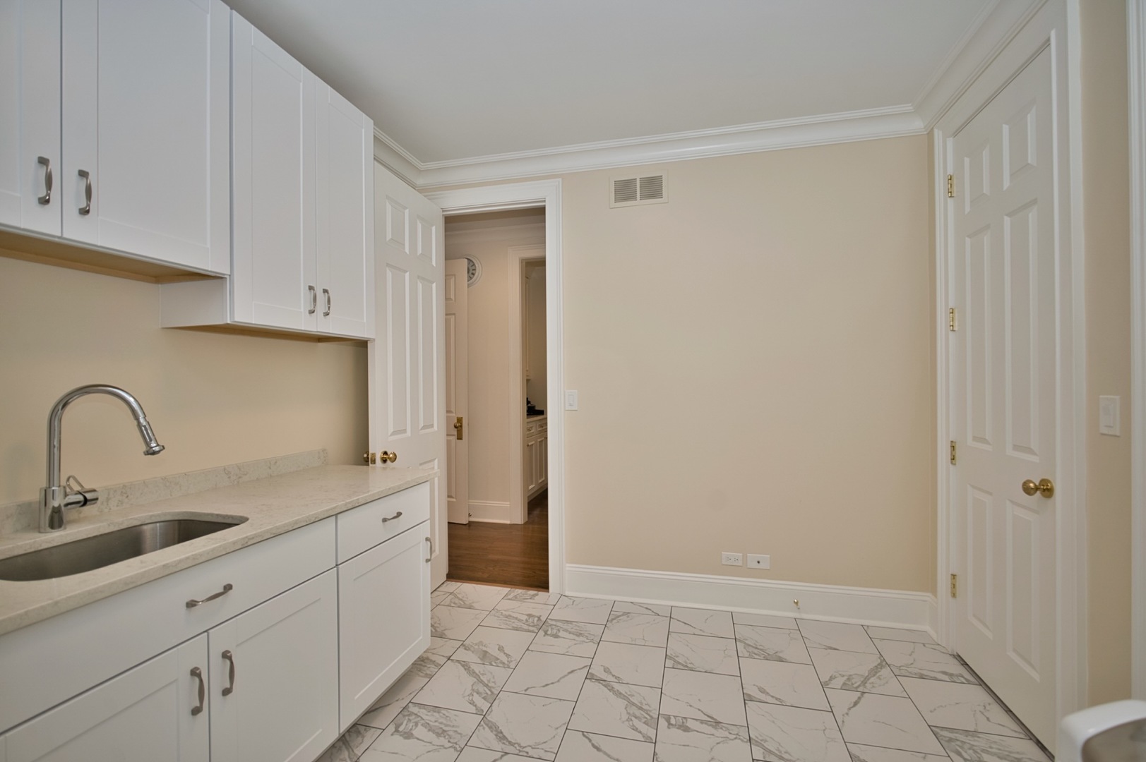 Lake Forest, Illinois, 60045, United States, 4 Bedrooms Bedrooms, ,5 BathroomsBathrooms,Residential,For Sale,1976497