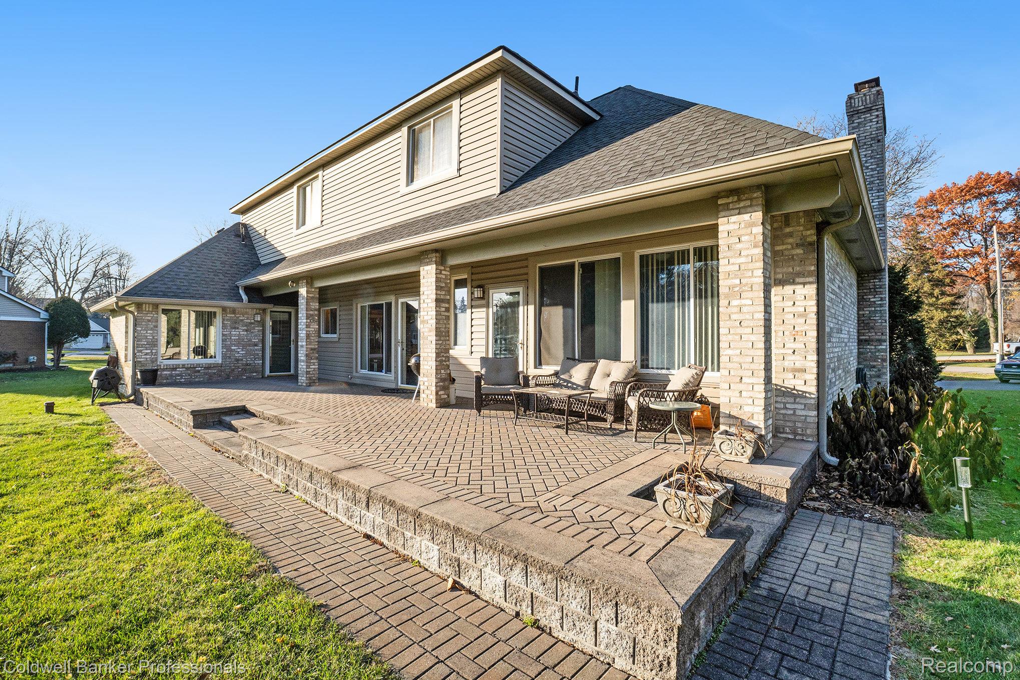 Highland, Michigan, 48356, United States, 4 Bedrooms Bedrooms, ,4 BathroomsBathrooms,Residential,For Sale,1994740