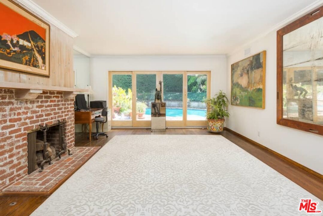 Los Angeles, California, 90049, United States, 3 Bedrooms Bedrooms, ,2 BathroomsBathrooms,Residential,For Sale,1913369