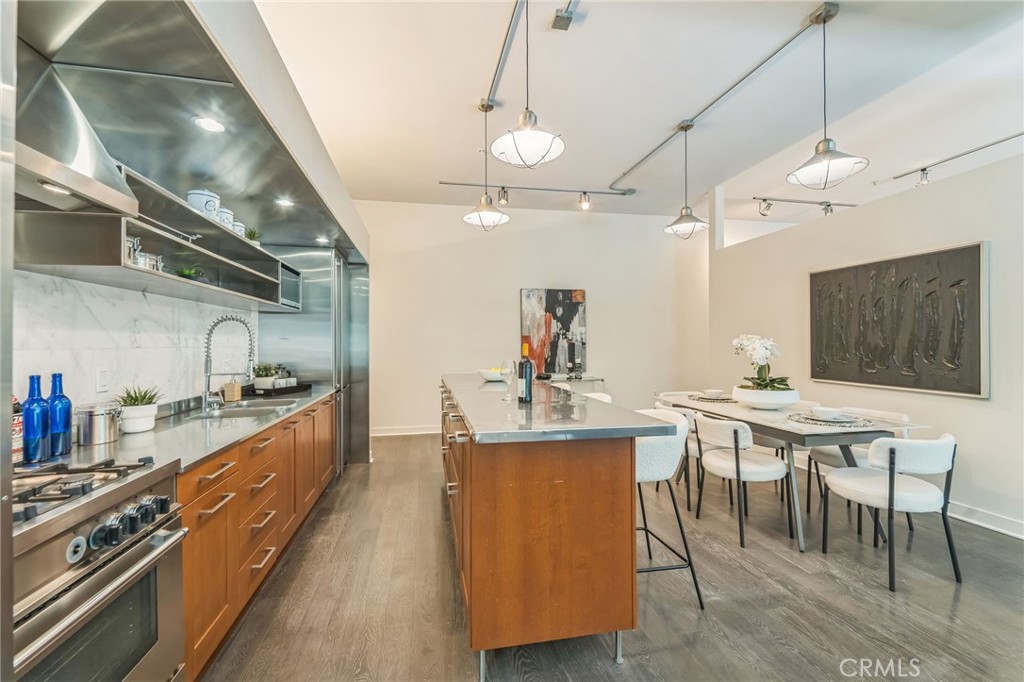 Marina del Rey, California, 90292, United States, 2 Bedrooms Bedrooms, ,1 BathroomBathrooms,Residential,For Sale,1901416