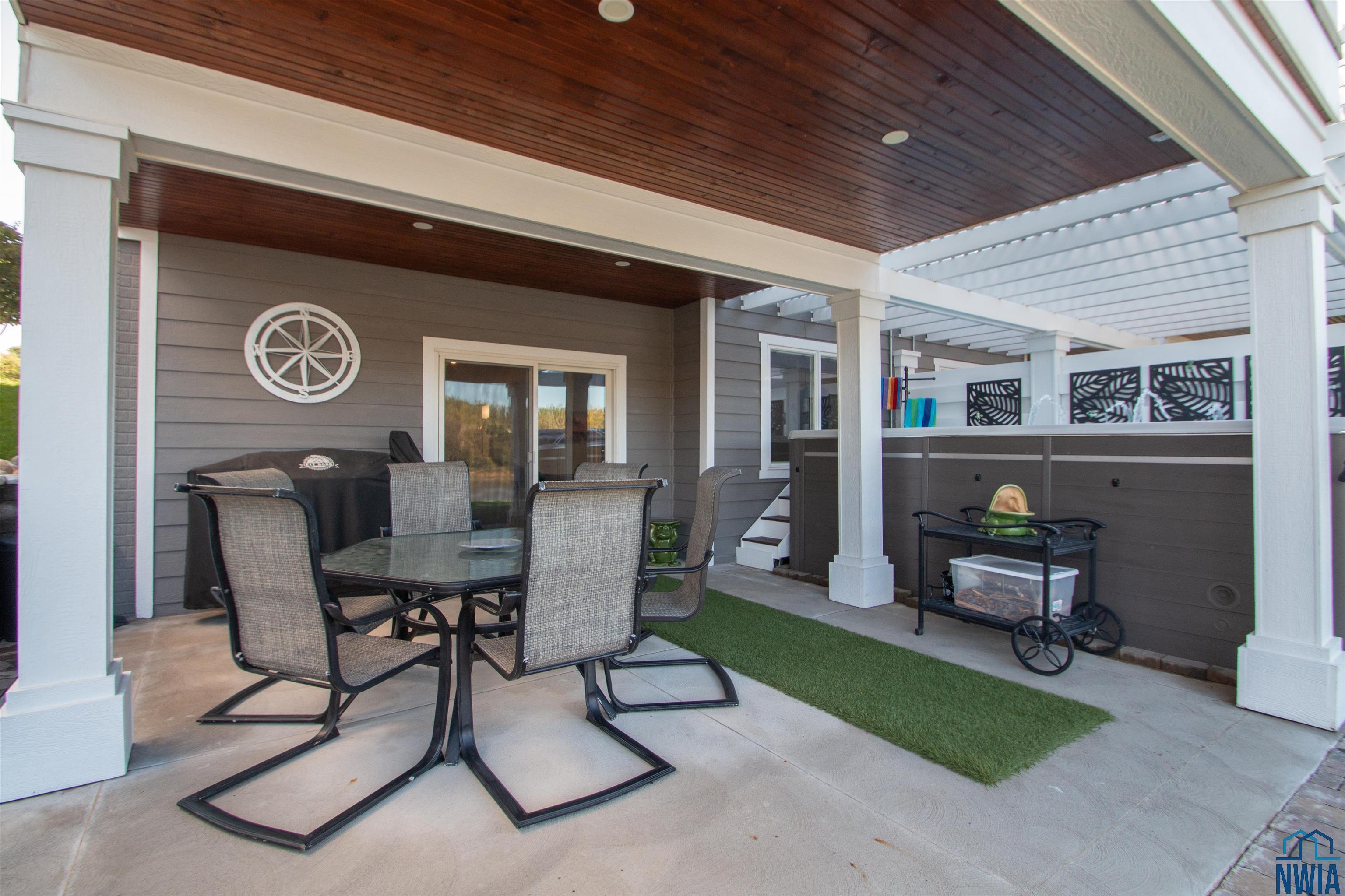 McCook Lake, South Dakota, 57049, United States, 3 Bedrooms Bedrooms, ,4 BathroomsBathrooms,Residential,For Sale,1974954