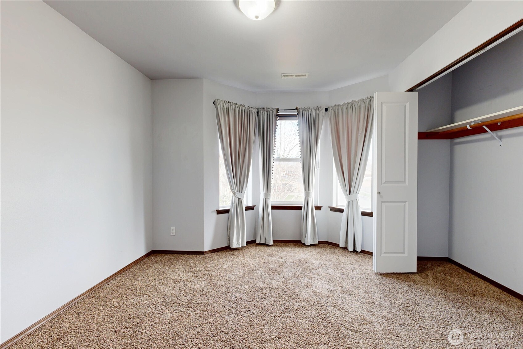 Walla Walla, Washington, 99362, United States, 4 Bedrooms Bedrooms, ,3 BathroomsBathrooms,Residential,For Sale,1995767